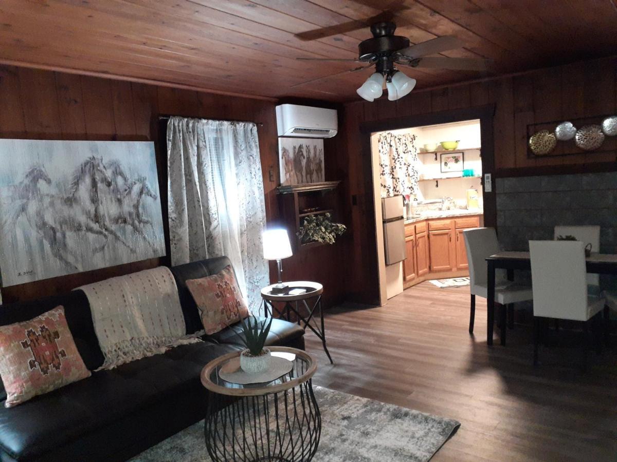 Edgewater Resort Cottage #1 ホット・スプリングス エクステリア 写真