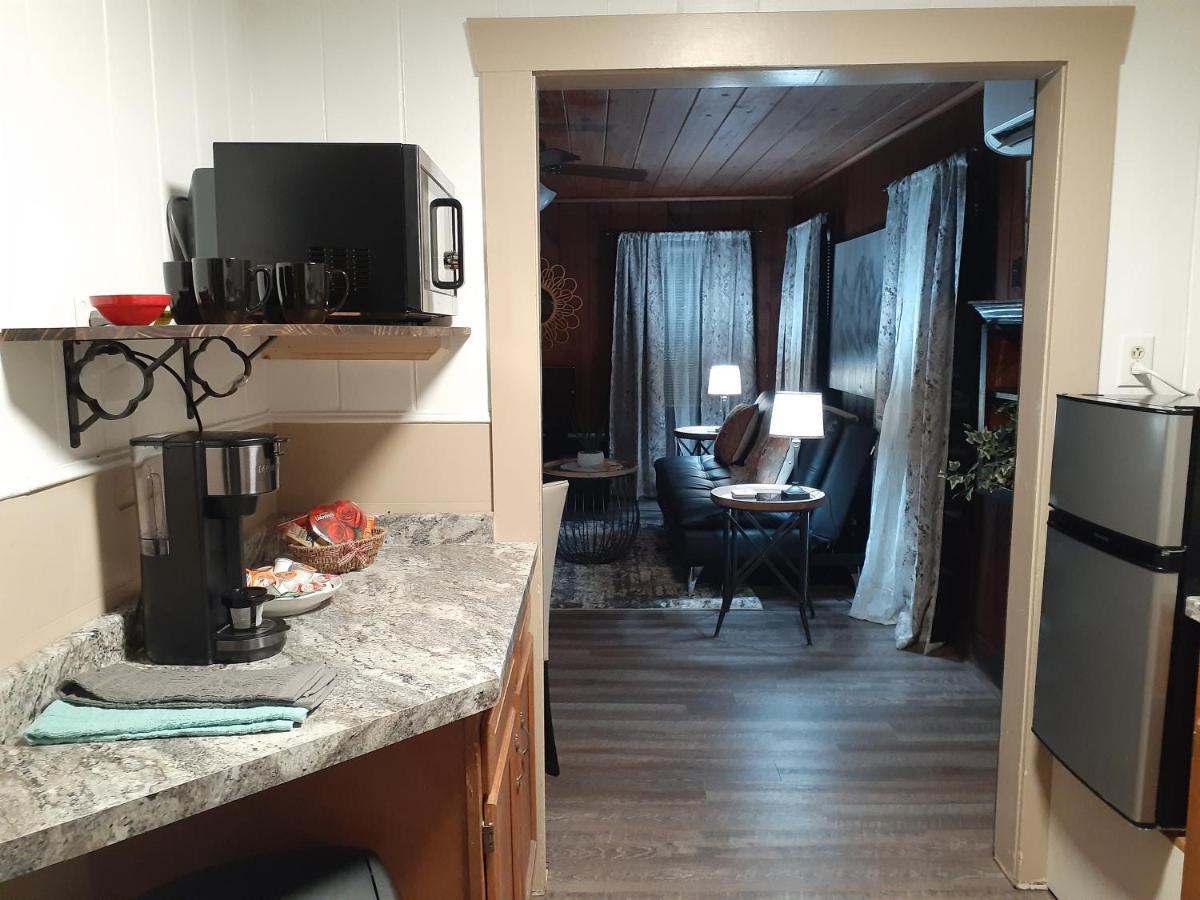 Edgewater Resort Cottage #1 ホット・スプリングス エクステリア 写真